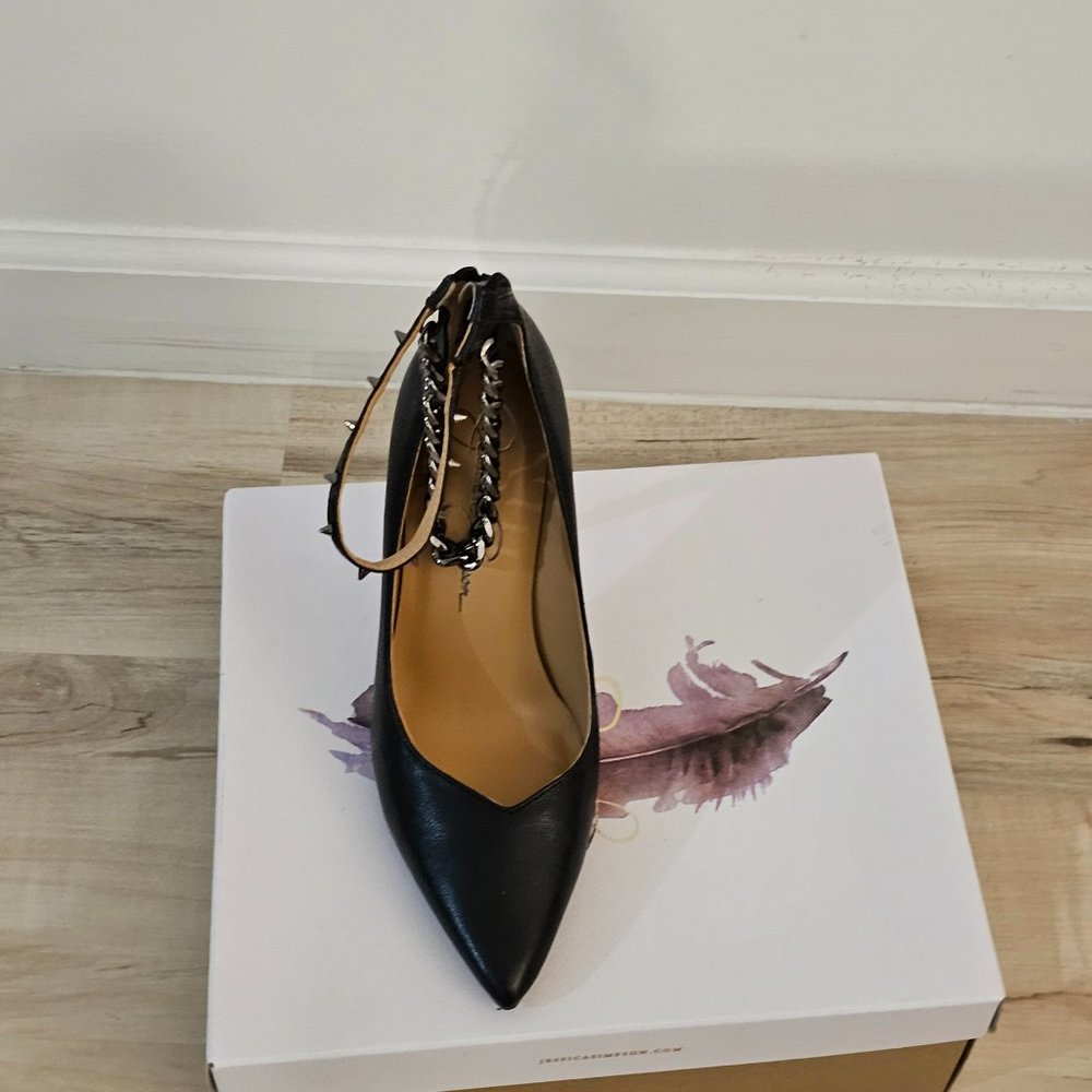 Jessica Simpson heel